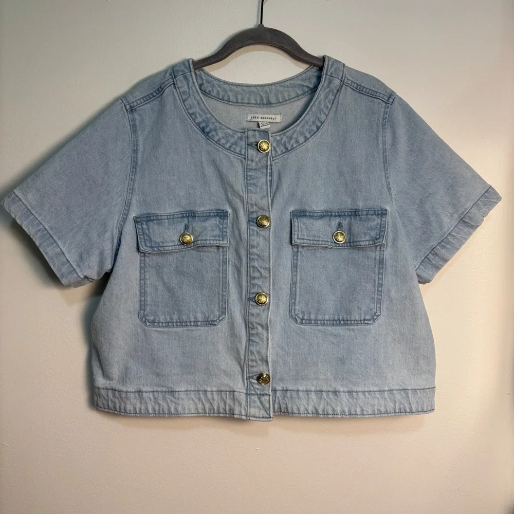 Free Assembly Women's XL Cropped Denim Jacket Top Light Wash Gold Button Cotton